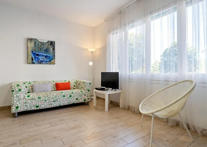 Hauzify I Apartament Diana